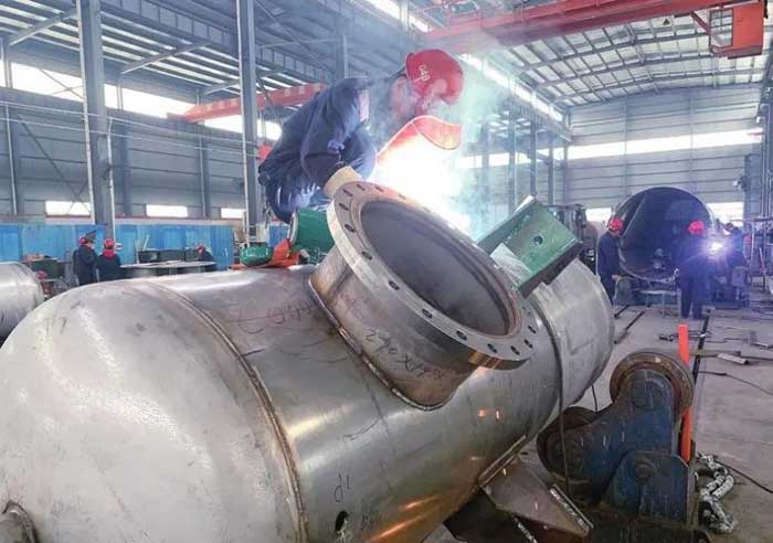 我市一鈦企業(yè)生產(chǎn)加工現(xiàn)場